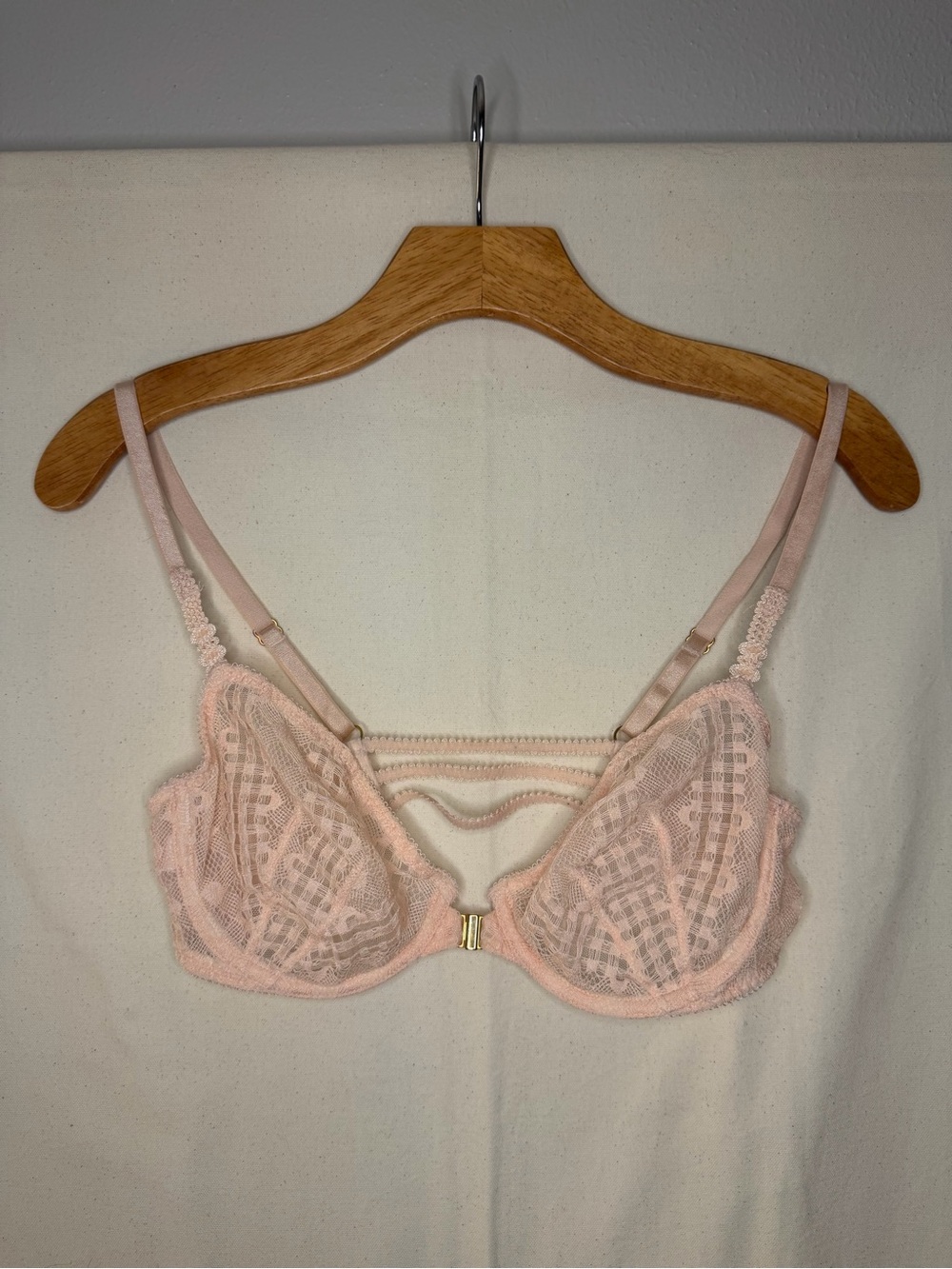 Victoria's Secret Light Pink Lace Underwire Bra with Strappy Front